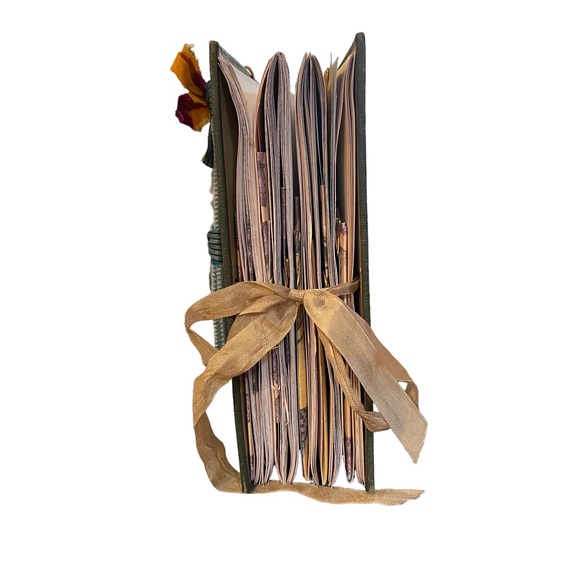 Handmade vintage book journal - slow stitched hand embroidered cover - Picture 4 of 15